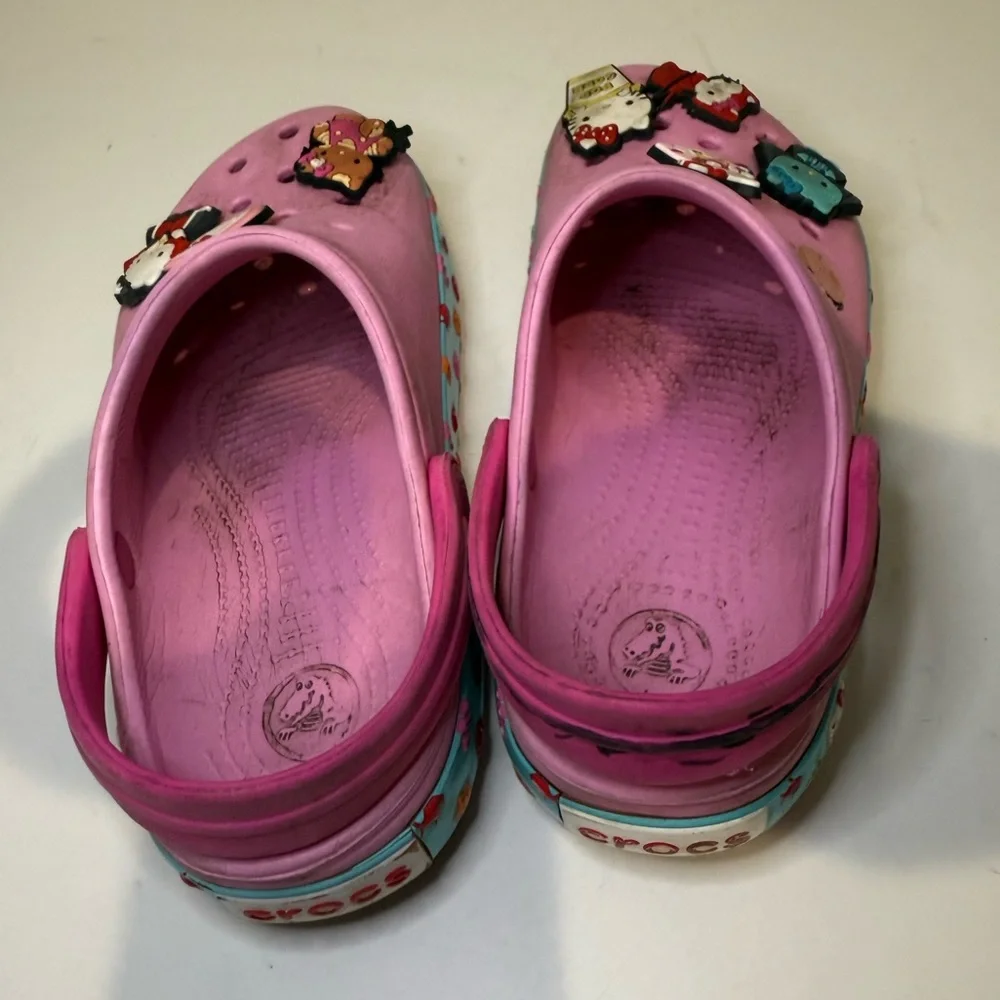 CROCS Hello Kitty Kids Pink and Turquoise Seashells with Sanrio Jibbitz 12-13